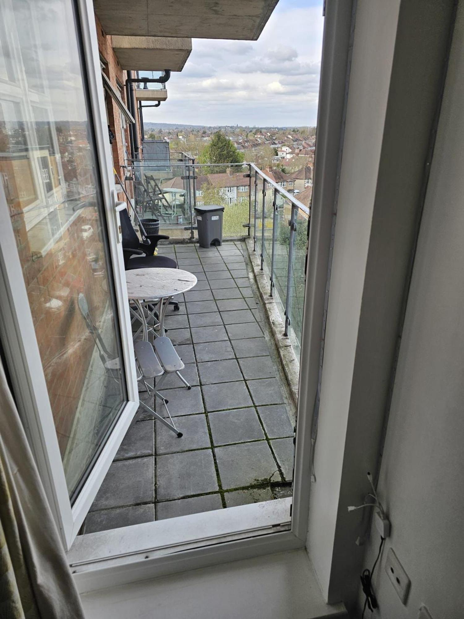 Big Double Room With Bathroom In 2 Bedroom Flat Kitchen Is Shared Harrow on the Hill Exterior foto