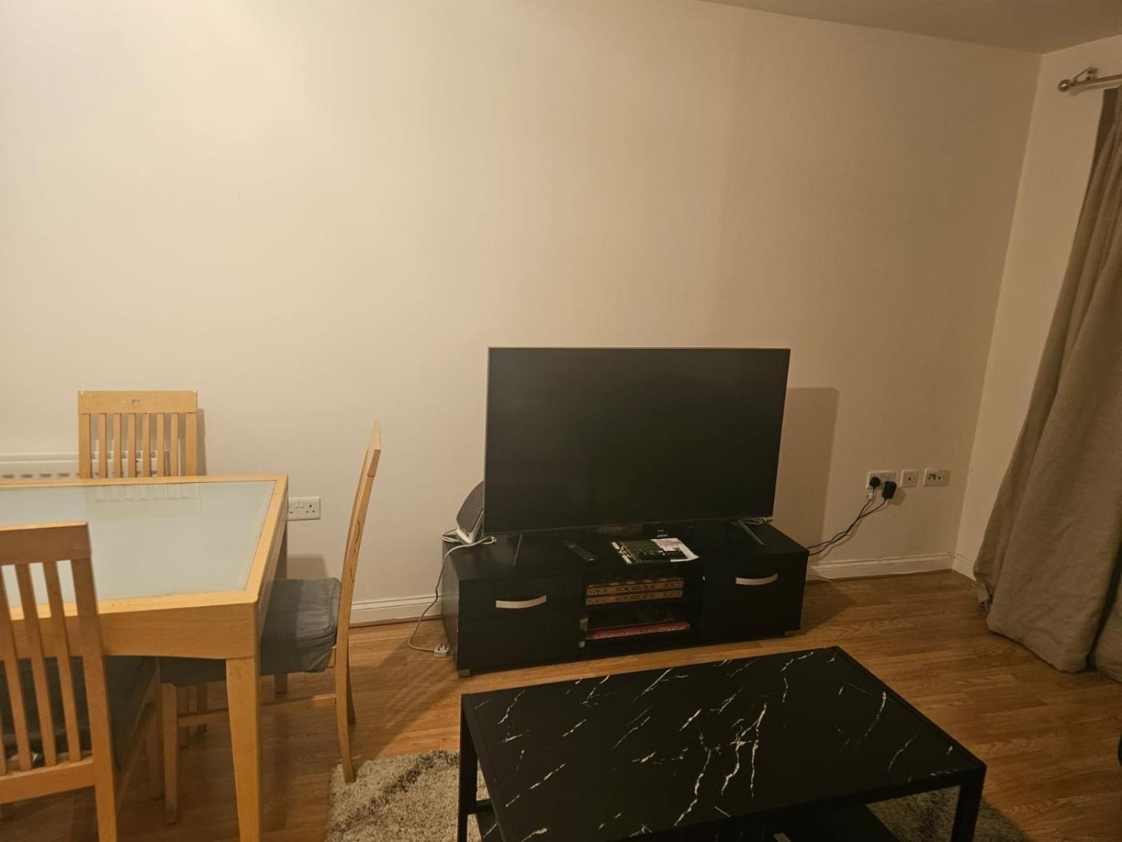 Big Double Room With Bathroom In 2 Bedroom Flat Kitchen Is Shared Harrow on the Hill Exterior foto